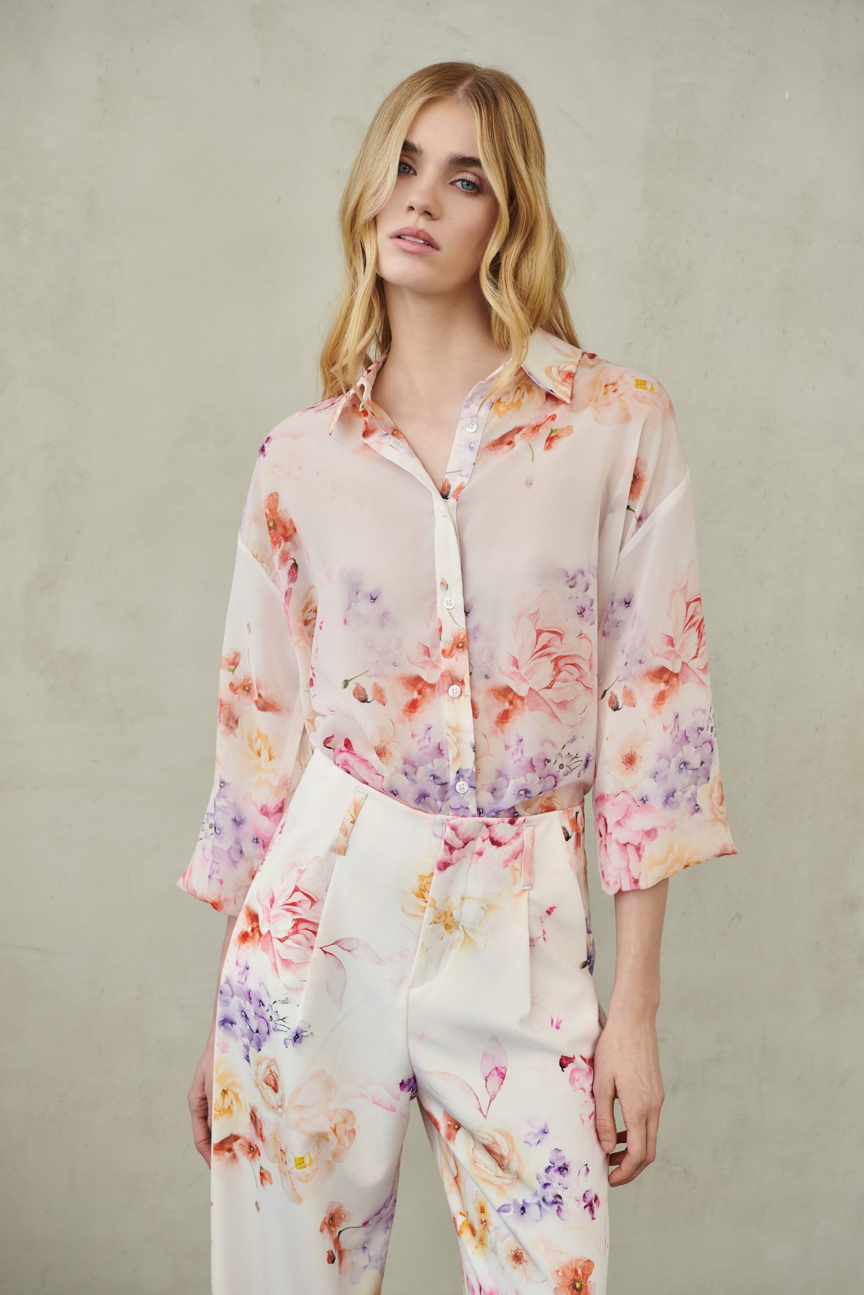 _DSC3744 Villy Shirt White Floral - Image 1